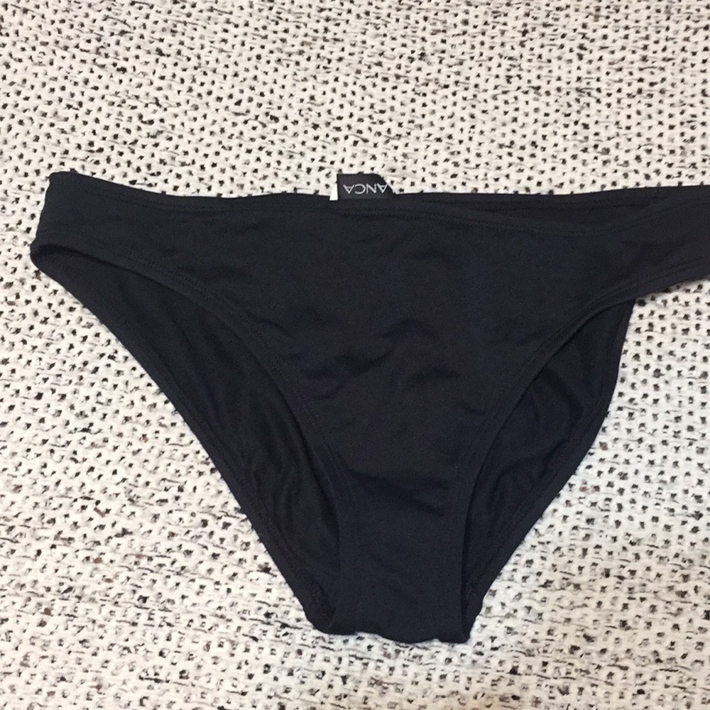 Women’s small bottom, black, size 8.